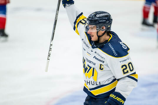 HV71s Andre Petersson jublar