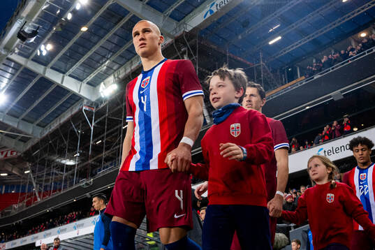 Leo Østigård of Norway enters the pitch