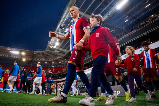 Leo Østigård of Norway enters the pitch