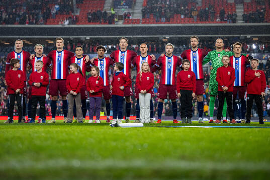 Players of Norway line up