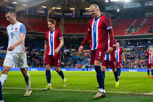 Sander Berge and Erling Braut Haaland of Norway at half-time