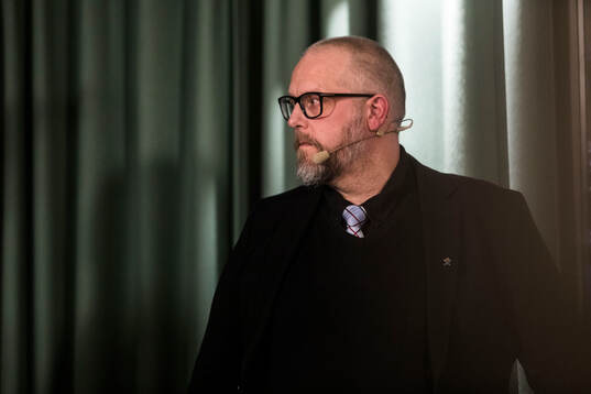 Mats Ihlbom, åklagare deltar i en debatt anordnad utav