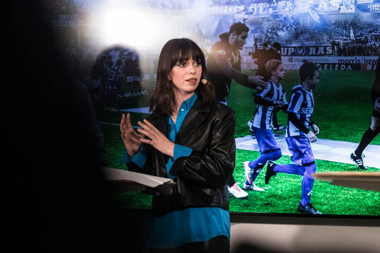Elsa Alm, debattör, fotbollssupporter och ungsekreterare i