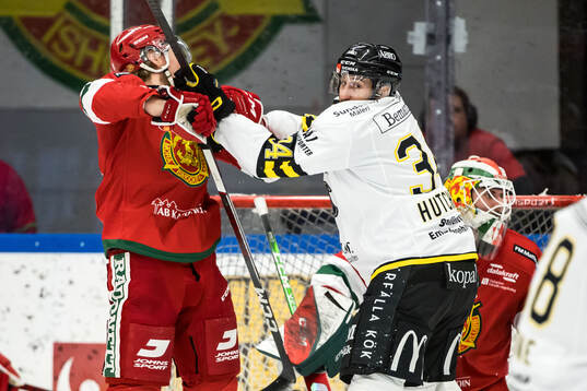Moras Kristoffer Gunnarsson och AIKs Nick Hutchinson
