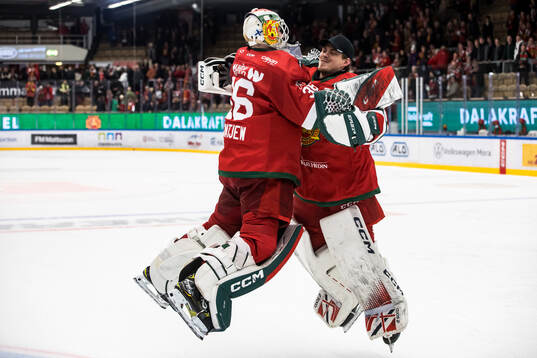 Moras Waltteri Ignatjew och Emil Zetterquist jublar