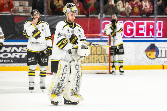 AIKs målvakt Tobias Normann deppar
