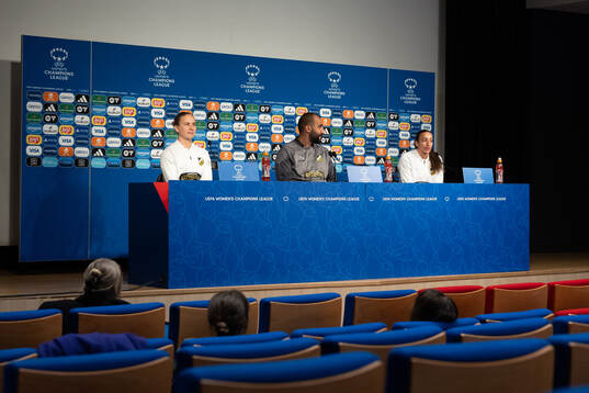 Filippa Curmark, head coach Mak Lind and Rusul Rosa Kafaji