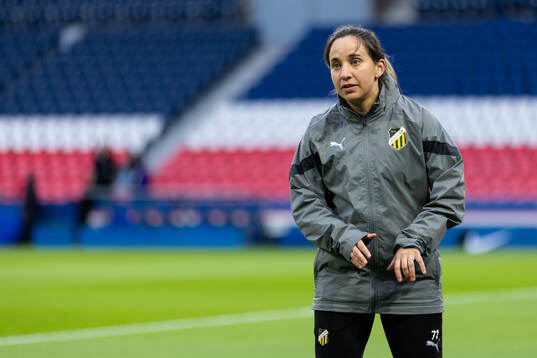 Assistant coach Bri Campos of Häcken