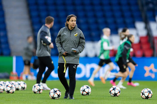 Assistant coach Bri Campos of Häcken