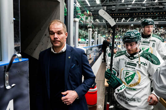 Färjestads tränare Thomas Mitell deppar