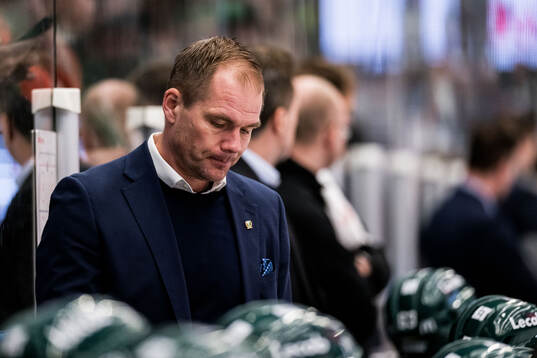 Färjestads tränare Thomas Mitell deppar