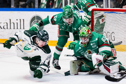 Färjestads Joakim Nygård och Rögles Adam Engström och