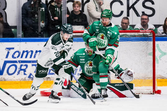 Färjestads Lucas Forsell och Rögles Michael Kapla