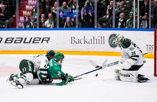 Färjestads Jonathan Andersson och målvakt Carl Lindbom