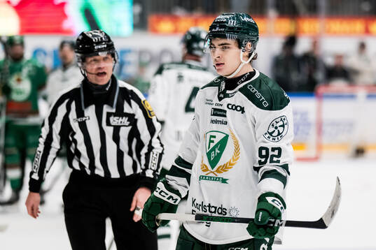 Färjestads Liam Öhgren deppar