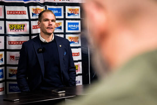 Färjestads tränare Thomas Mitell på presskonferensen