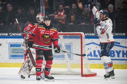Luleås Jesper Sellgren deppar och Växjös Emil Sylvegård