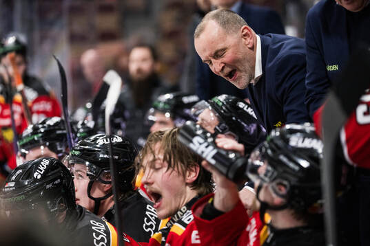 Luleås Oskari Laaksonen och tränare Thomas Berglund