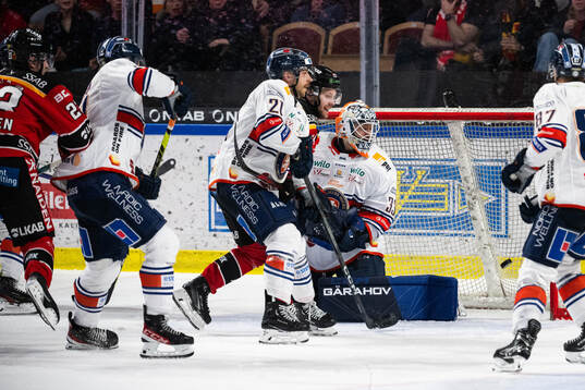Luleås Jesper Sellgren gör 1-1 bakom Växjös målvakt