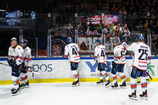 Växjös spelare tackar supportrarna
