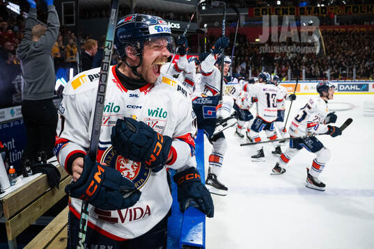 Växjös Brian Cooper jublar