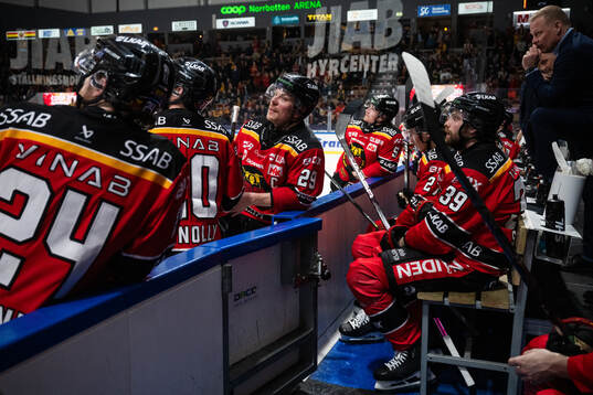 Luleås Erik Gustafsson deppar med lagkamrater