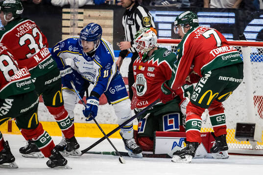 Leksands Martin Karlsson och Frölundas målvakt Lars