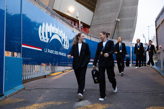 Goalkeeper Loes Geurts and goalkeeper Jennifer Falk of