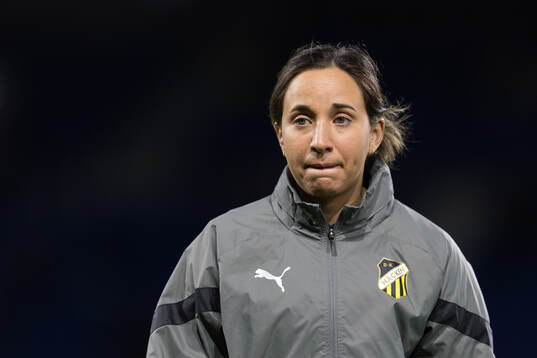 Assistant coach Bri Campos