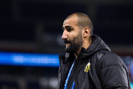 Head coach Mak Lind of Häcken looks dejected