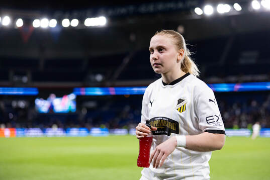 Johanna Fossdalsá Sørensen of Häcken looks dejected