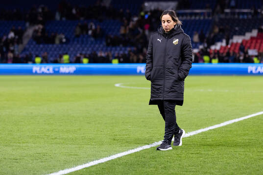 Assistant coach Bri Campos of Häcken looks dejected