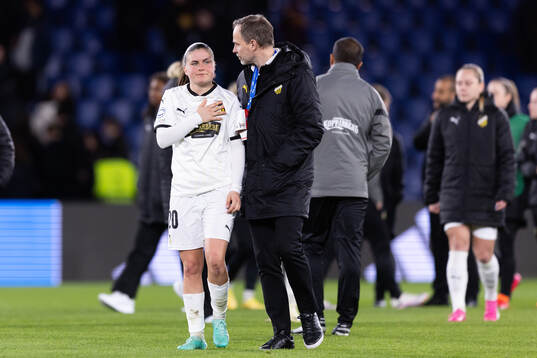 Hanna Wijk of Häcken and football coordinator Christian