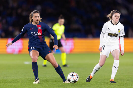 Eva Gaetino of Paris Saint Germain and Anna Csiki of Häcken