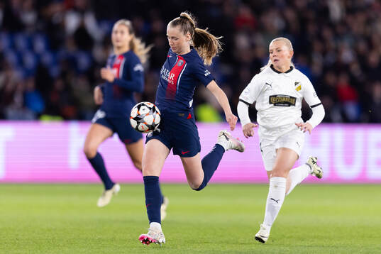 Jade Le Guilly of Paris Saint Germain and Matilda Nildén