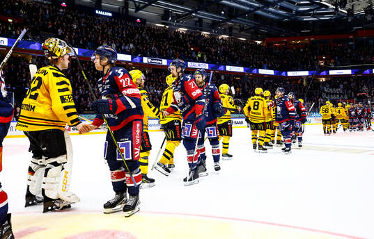 Spelarna tackar varandra