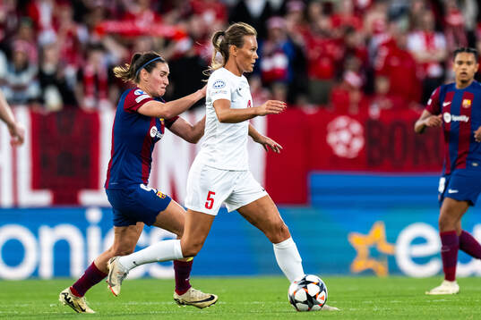 Mariona Caldentey of Barcelona and Ingrid Stenevik of Brann