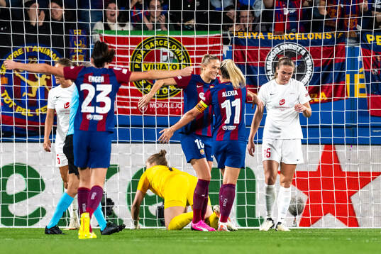 Fridolina Rolfö of Barcelona celebrates
