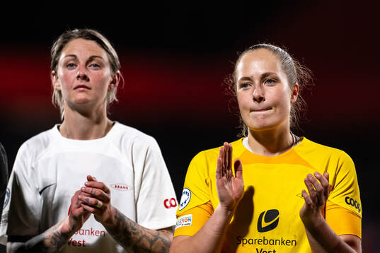 Larissa Crummer and goalkeeper Aurora Mikalsen of Brann