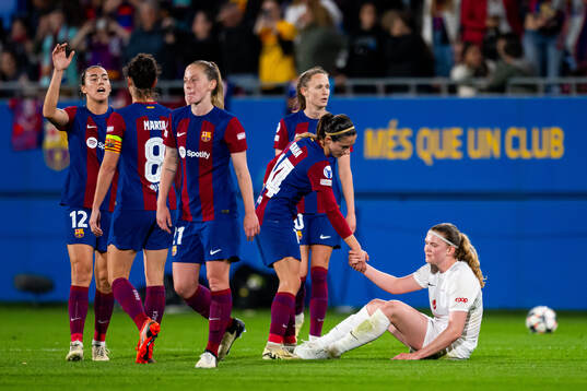 Aitana Bonmati of Barcelona and Signe Gaupset of Brann