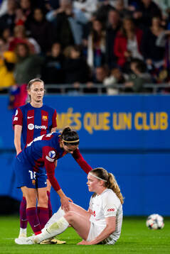 Aitana Bonmati of Barcelona and Signe Gaupset of Brann