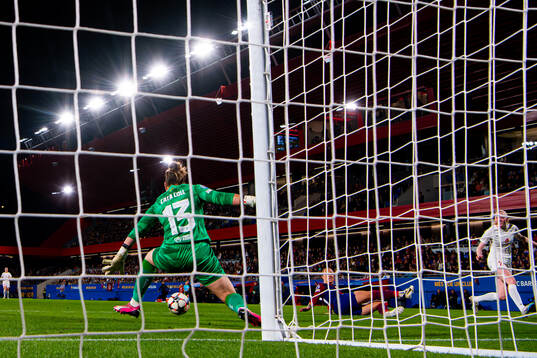Tomine Svendheim of Brann scores the 2-1 goal behind