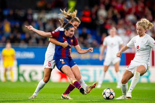 Ingrid Stenevik of Brann and Mariona Caldentey of Barcelona