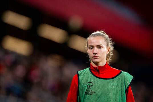 Sara Ritter of Brann warms up