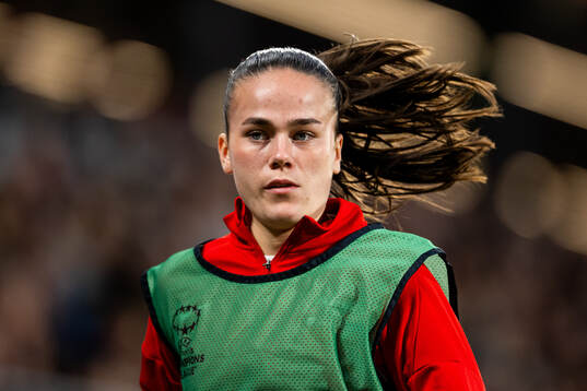 Ragnhild Eikeland Skage of Brann warms up