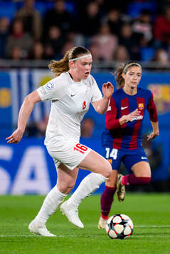 Signe Gaupset of Brann and Aitana Bonmati of Barcelona