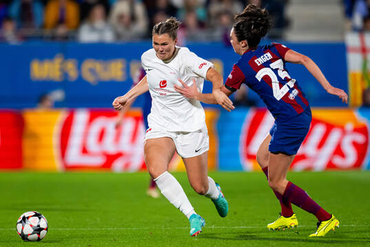 Anna Nerland Aahjem of Brann and Ingrid Syrstad Engen of