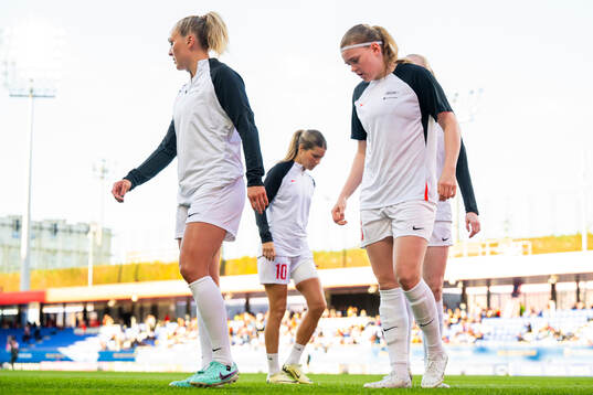 Signe Gaupset of Brann warms up