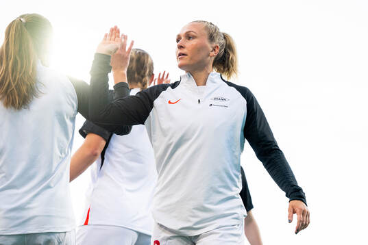 Karoline Haugland of Brann warms up