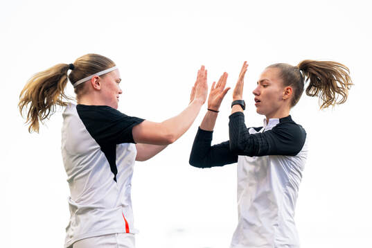 Signe Gaupset and Sara Ritter of Brann warm up